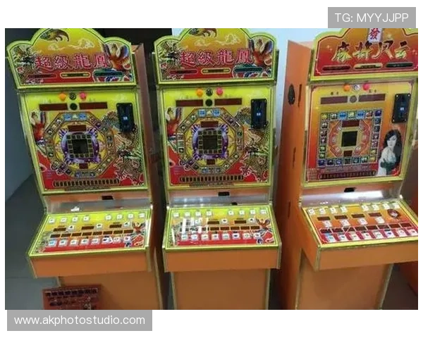 老虎机的猫腻揭秘:隐藏的游戏规则与作弊手段分析 老虎机的猫腻揭秘:隐藏的游戏规则与作弊手段分析